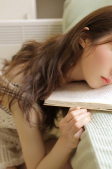 霓虹灯下的哨兵